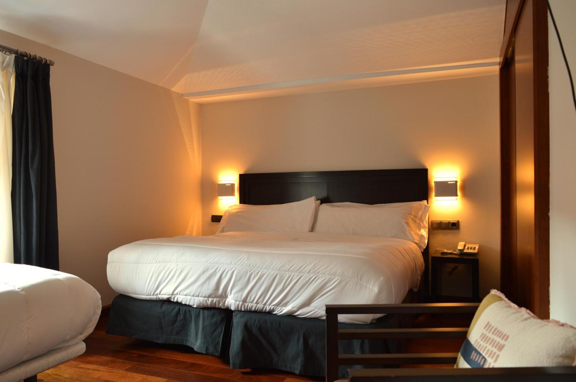 Hotel Baeza Monumental By Eme Hoteles ภายนอก รูปภาพ