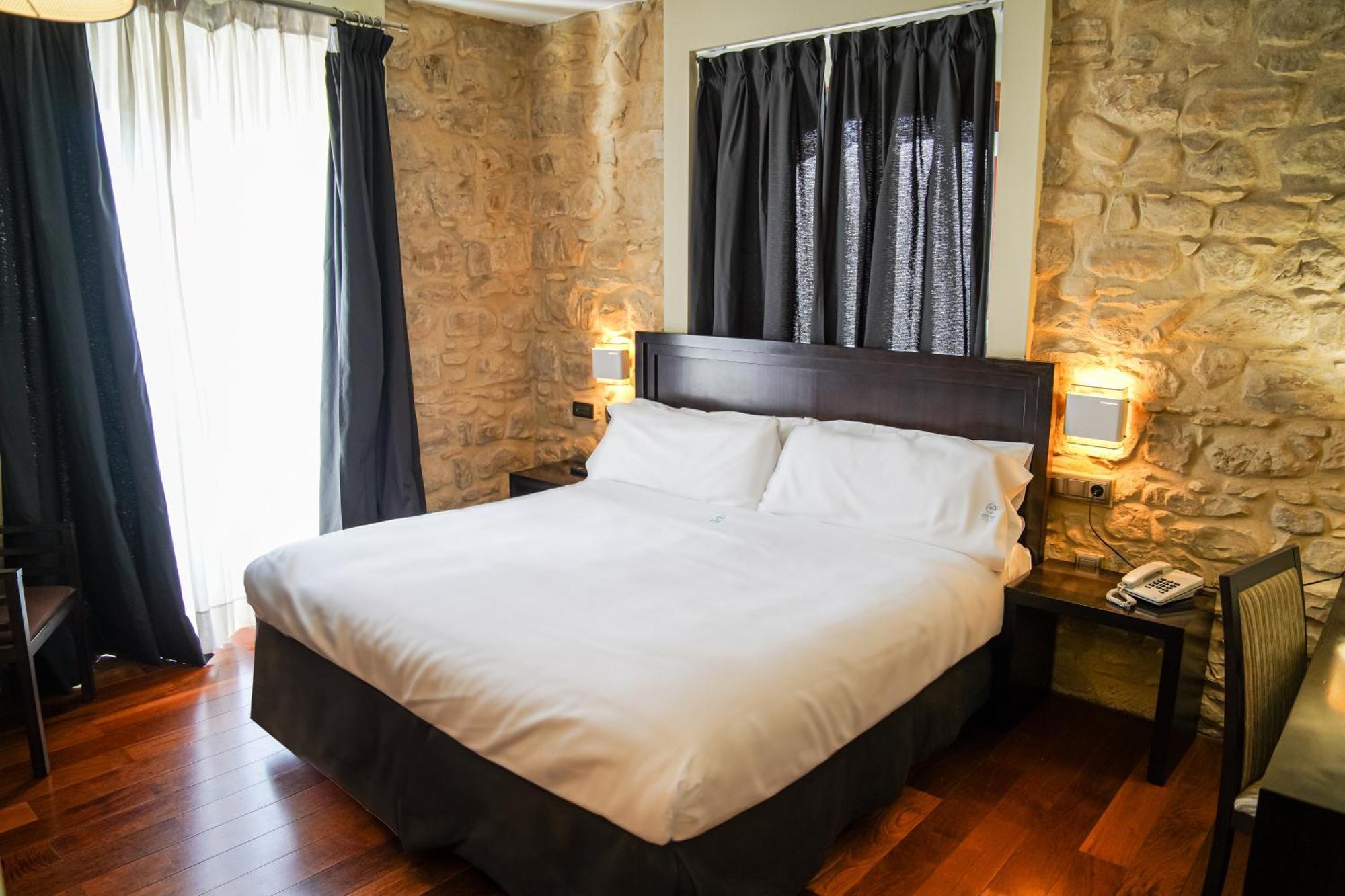 Hotel Baeza Monumental By Eme Hoteles ภายนอก รูปภาพ